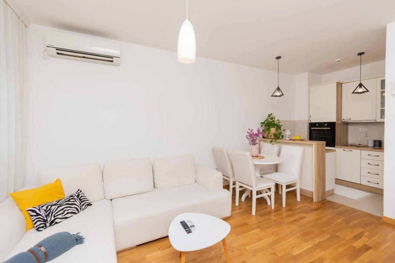Lux City Apartment With Parking Podgorica Exterior foto