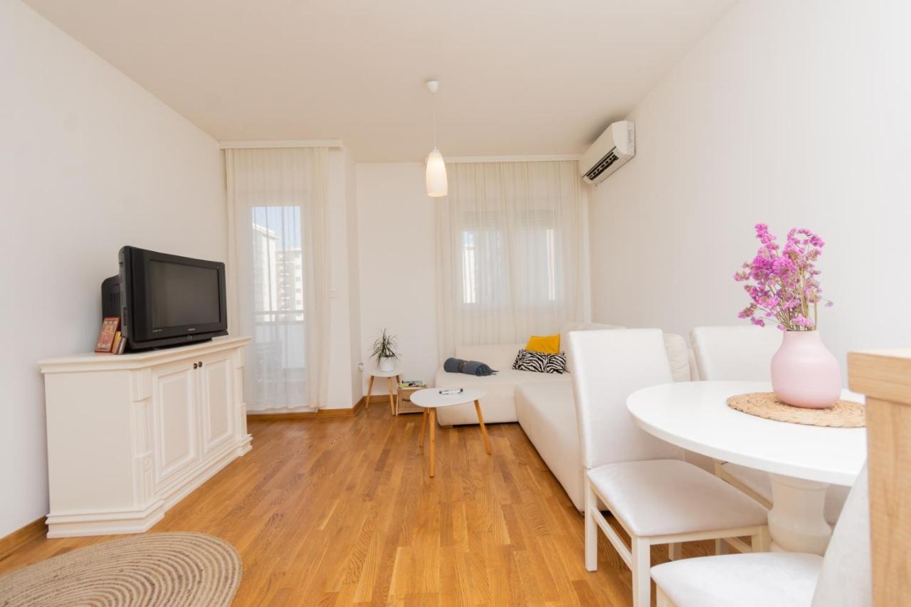 Lux City Apartment With Parking Podgorica Exterior foto